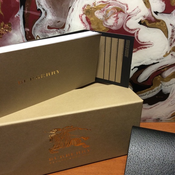 NWT Authentic Womens Burberry Square Sunglasses - Picture 5 of 6